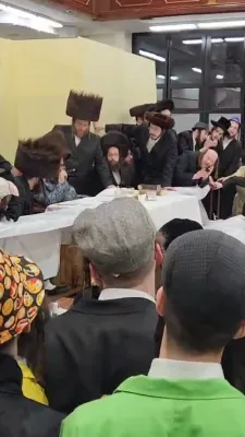 פורים ביי הגה"צ אב"ד סאטמאר וויליאמסבורג שליט"א 