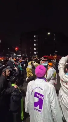 די נייע ניגון פון עיינים, *"הייב דיך אויף"* , הייבט דעם ציבור אין א גוטן טאנץ דעם פורים