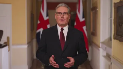 בריטישער פרעמיער מיניסטער סטארמער פארדאמט איראן אטאקעס, און שטעלט ארויס פארטיידיגונגס דזשעטס.