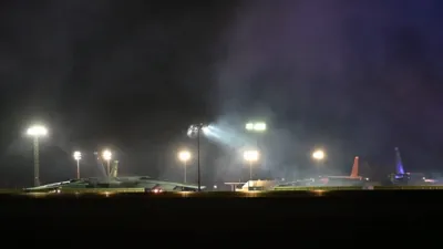 שווערע אמעריקאנער באמבארדירער אטאקירן איראנער קאמאנד צענטערס.