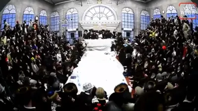 פורים ביי כ"ק אדמו"ר מסקולען ירושלים שליט"א 