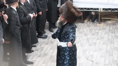 דומ"ץ קרית יואל ובני האדמו"ר מסקווירא בש"ב בבית קרעטשניף סיגעט-האניפאלי-נאדבורנא לינסק-נאפקאר