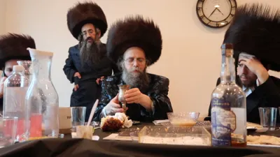 דומ"ץ קרית יואל ובני האדמו"ר מסקווירא בש"ב בבית קרעטשניף סיגעט-האניפאלי-נאדבורנא לינסק-נאפקאר