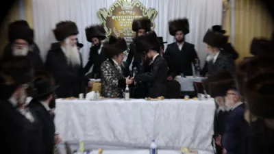 דומ"ץ קרית יואל ובני האדמו"ר מסקווירא בש"ב בבית קרעטשניף סיגעט-האניפאלי-נאדבורנא לינסק-נאפקאר