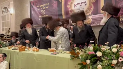 שבע ברכות לבן הגה"צ אבד"ק נייטרא וויליאמסבורג שליט"א ע"י קהילת נייטרא