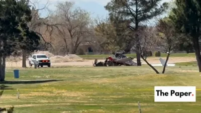 קליין פליגער קרעשט אויף אלבוקערק גאלף קורס.