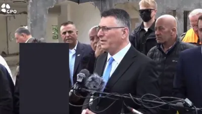 איזראעלי מיניסטער סער: נישטא קיין דירעקטע פארהאנדלונגען בשעת חיזבאללה גייט ווייטער מיט די אטאקעס.