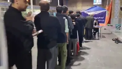 איראן רעקרוטירט ציווילע צו דינין אין באסידזש טשעקפוינטס צוליב אטאקעס.