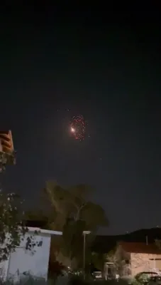 איראן צילט איזראעלי סיטי'ס און אינפראסטרוקטור מיט קלאסטער מוניציעס.