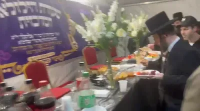 חלק ג': חנוכת מקוה הטהרה המפואר ליזענסק , סיום כתיבת ס"ת וסעודת ההילולא המרכזית אצל רבי ר אלימלך'ס הויף ליזענסק פולין