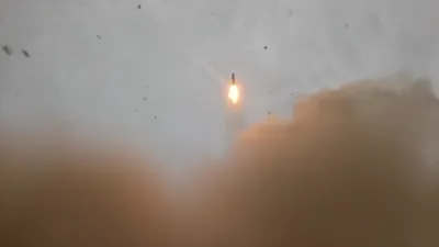 איראן האט געשיקט א ראקעט אלס רעאקציע צו אמעריקאנער-מדינת ישראל אטאקעס.