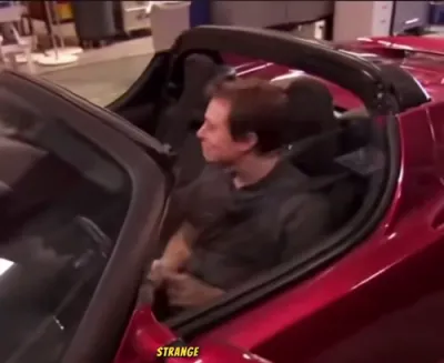 טעסלא פארקויפט א נייע ספארט עלעקטעריק קאר