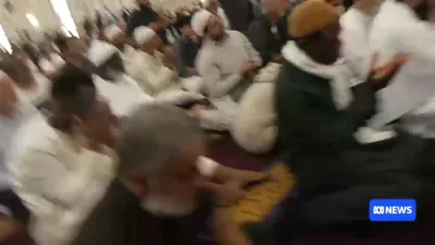 פרעמיער מיניסטער אלבאנעזער איז פארשעמט געווארן אין סידני איבערן עזה קאנפליקט.