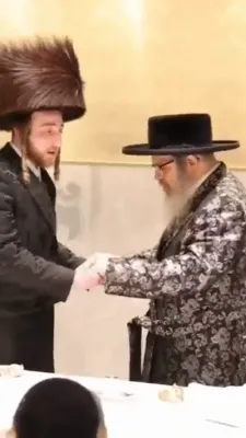 כ"ק אדמו"ר מסאטמאר שליט"א בריקוד בשמחת השבע ברכות לבן אחד מחסידו