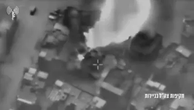 איזראעלי לופט-אטאקעס צילן כעזבאלא ראקעטן און קאמאנד צענטערס.