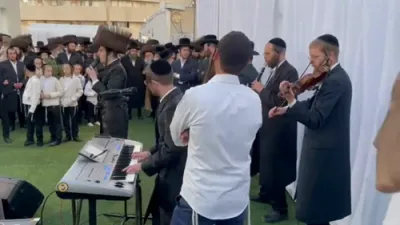 מאטי שטיינמעץ זינגט הארציג די ברסלב'ע אשת חיל מיט חיליק פראנק