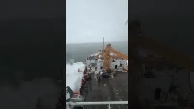 קאוסט גארד ראטעווען א סנאו מאביל אויף אייז