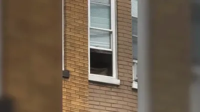 פייערלעשער ראטעווען מענטשן פון א פייער אין ניו דזשערסי 