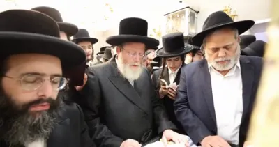 צענטראלער סעודת הילולא אין "רבי ר' אלימלך'ס הויף" אין ליזענסק, בראשות כ"ק אדמו"ר מליזענסק שליט"א