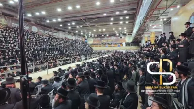 הרה"צ רבי אלימלך בידערמאן שליט"א ביים מעמד אתכנשו - למסיימי ספרי הזוה"ק