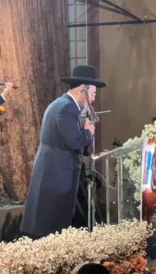 הרה"צ רבי אלימלך בידערמאן שליט"א ביים מעמד אתכנשו - למסיימי ספרי הזוה"ק