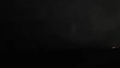 א זעלטענע טורנעידאו נעבן די ברעגעס פון סאודי אראביע.