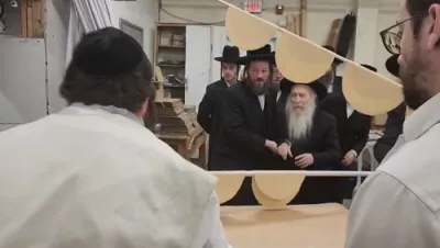 כ"ק אדמו"ר מבית מרדכי הצדיק רבי מרדכי שטיינער שליט"א ביים מצות באקן