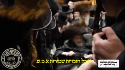 בחורי בעלזא געזעגענען זיך פון כ"ק אדמו"ר מבעלזא שליט"א פאר פסח