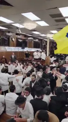 טענץ אין 770 לרגל יום הולדת פון כ"ק אדמו"ר מליובאוויטש זצ"ל 