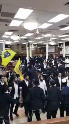 טענץ אין 770 לרגל יום הולדת פון כ"ק אדמו"ר מליובאוויטש זצ"ל 