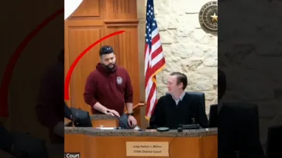 וויירעל ווידיאו ווײַזט ווי ריכטער סטראשעט זיין שטאב איבער א טעק פראבלעם.