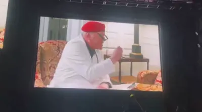 קורטיס סליווא שפילט א קאמידיע סקיט מיט זאהראן מאמדאני ביי א ניו יארק סיטי איווענט.