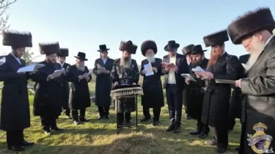 כ"ק אדמו"ר מסאדיגורא ירושלים שליט"א ביי ברכת אילנות 