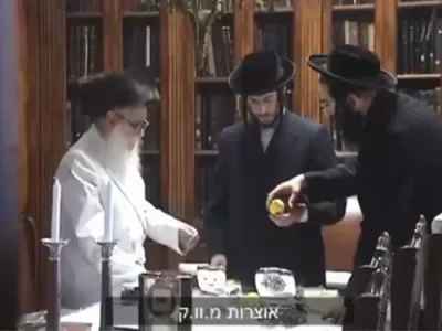 הערליכע היסטארישע ווידיאוס פון הגה"ק בעל ברך משה מסאטמאר זצ"ל שטייענדיג פאר די 20'סטע יארצייט. קרעדיט מ. וו. ק.