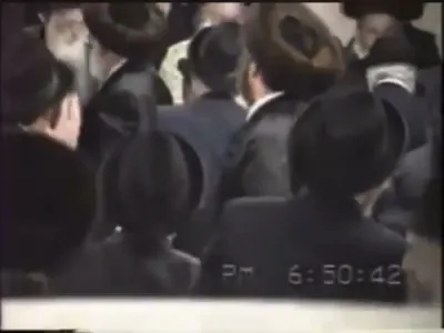 הערליכע היסטארישע ווידיאוס פון הגה"ק בעל ברך משה מסאטמאר זצ"ל שטייענדיג פאר די 20'סטע יארצייט. קרעדיט מ. וו. ק.