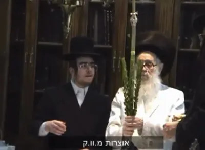 הערליכע היסטארישע ווידיאוס פון הגה"ק בעל ברך משה מסאטמאר זצ"ל שטייענדיג פאר די 20'סטע יארצייט. קרעדיט מ. וו. ק.