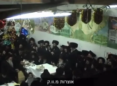 הערליכע היסטארישע ווידיאוס פון הגה"ק בעל ברך משה מסאטמאר זצ"ל שטייענדיג פאר די 20'סטע יארצייט. קרעדיט מ. וו. ק.