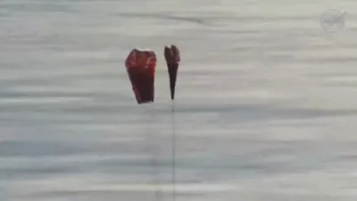 נאסא אסטראנאטן קערן זיך זיכער צוריק צו דער ערד נאך א סוקסעספולע רייזע