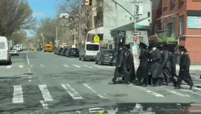 כ"ק אדמו"ר מסאטמאר שליט"א ביים אהיים גיין פון ביהמ"ד חול המועד