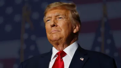 טראמפ זאגט אז טשיינע קען גרינג באקומען אמעריקאנע אויל נאך וואס ס'איז שווער צו באקומען פון איראן.