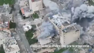 מדינת ישראל עלימינירט הויכע חיזבאללה באאמטער, און פארשטערקערט די אפעראציעס אין לבנון.