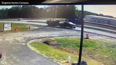 ווידיאו ווי א באן שמייסט אריין אין א גארבידזש טראק - אין סאוט קארעליינע 