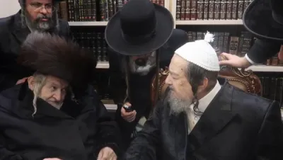 כ"ק אדמו"ר מטעמעשוואר באזוכט הרה"ק רבי יעקב מאיר שעכטער שליט"א לרגל המועד