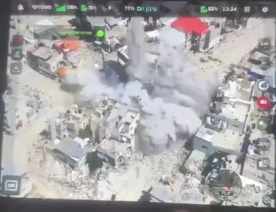 מדינת ישראל אטאקירט א באמבע מאכן צענטער אין טול כרם