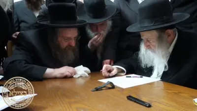 כ"ק אדמו"ר מאמשינוב שליט"א ביי מכירת חמץ