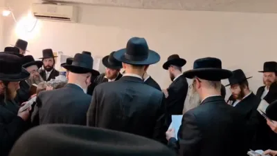 הגה"צ אב"ד ור"מ סאטמאר מאנסי שליט"א ביים ציון הקדוש אין ליסקא