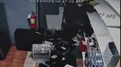 מאסקירטער גנב אין א געשעפט אין קאנאדע, לקח'נט 65 טויזנט דאלער 