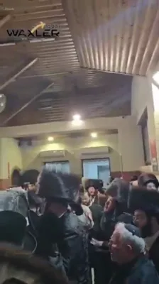 אידן רייסן איין נעכטן ביים ציון פון רבי ישעיה בן רבי משה זי"ע אין קערעסטיר שטייענדיג פאר די יארצייט 