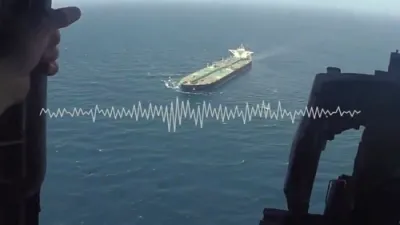 סענטקאם: די אמעריקאנע קריגס שיף מייקל מורפי האט אפגעשטעלט א שיף אינמיטן זיכערהייט אפעראציעס אין די סטרעיט אוו הארמוז