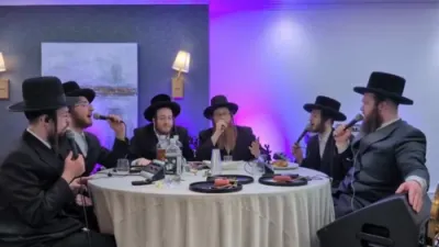 חסידיש קווייער זינגט דעם נארוואס פארשפרייטע ניגון 'קול דודי'